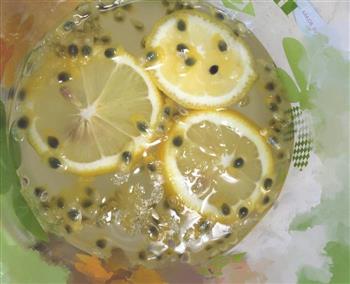 百香果柠檬蜂蜜水的做法步骤3