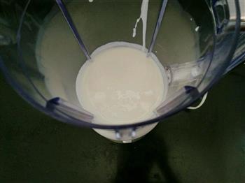 火龙果酸奶饮的做法步骤1