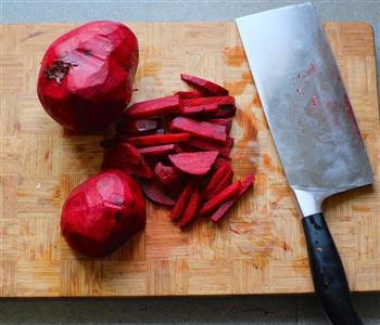 红菜头溏心卤蛋的做法图解2
