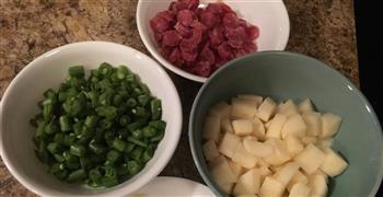 腊肠豆角焖饭的做法图解1