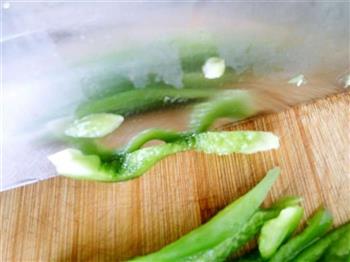 青椒炒肉丝-附详细过程的做法步骤4