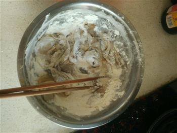 炸鲜蘑的做法步骤2
