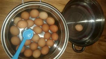 自制流油咸鸡蛋的做法步骤1