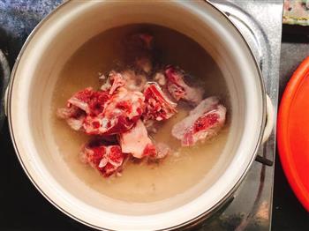 茶树菇玉米排骨汤的做法步骤1