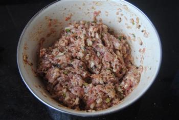 香菇猪肉锅贴的做法步骤4