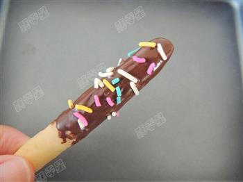 巧克力装饰手指饼干的做法步骤13