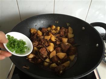 茶树菇土豆焖排骨的做法步骤7