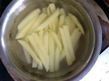 油炸土豆条的做法步骤3