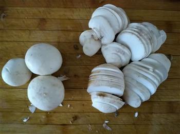 蒜蓉蘑菇烩的做法图解2