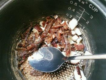 香菇豆豉鱼焖饭的做法步骤3