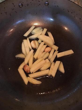 土豆焖鸡翅的做法步骤4