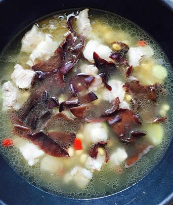 海带黄豆排骨汤的做法图解8