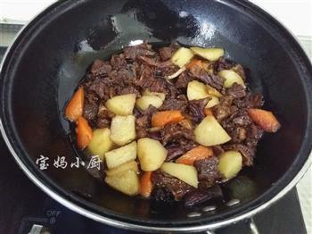胡萝卜土豆烧牛腩的做法步骤13