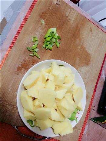 土豆炖豆角的做法步骤1