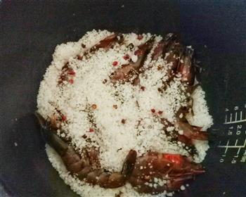 电饭锅版盐焗虾的做法步骤5
