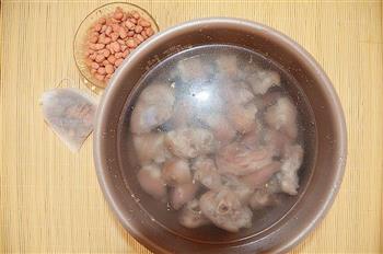 益气补血 下奶催奶全靠这一锅“加料”的花生猪脚汤的做法步骤5