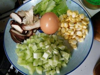 蔬菜蛋炒饭的做法步骤1