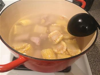 玉米排骨汤的做法步骤5