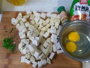 鸡蛋炒馒头的做法步骤1