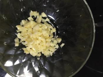 蒜蓉干煸杏鲍菇的做法步骤2