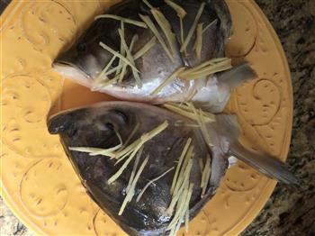 湘菜-双椒蒸鱼头的做法步骤3