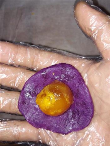 紫薯蛋黄酥的做法步骤9
