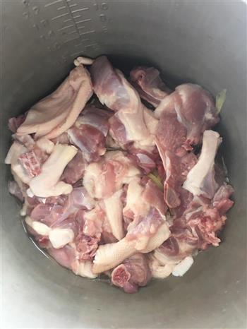 土豆焖鸭肉的做法步骤1