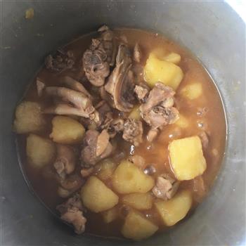 土豆焖鸭肉的做法步骤5