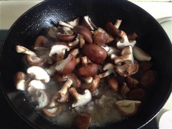 香菇炖排骨的做法步骤1