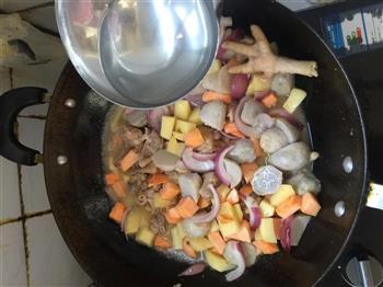 超级香浓土豆芋头红薯鸡肉咖喱饭的做法步骤4