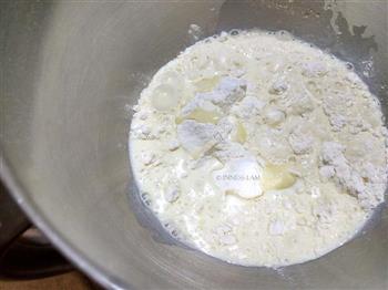 奶香豆沙千层包子的做法步骤1