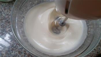 海绵蛋糕-甜甜圈造型的做法步骤5