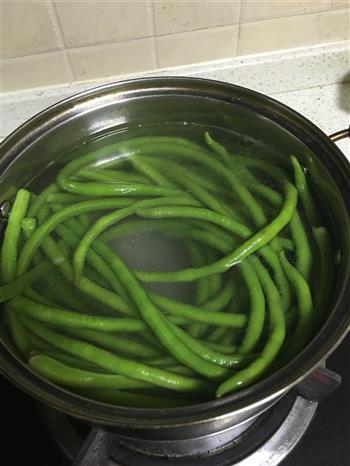 夏日开胃菜 凉拌豇豆的做法步骤1