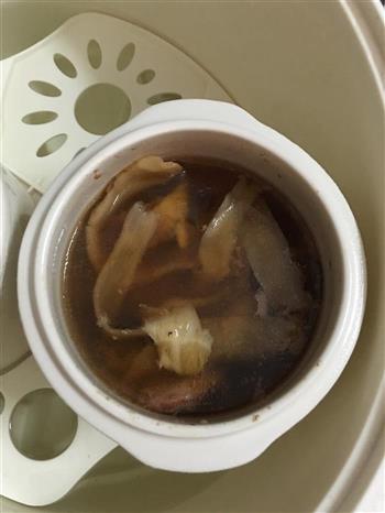 赤嘴鱼胶排骨汤的做法图解2