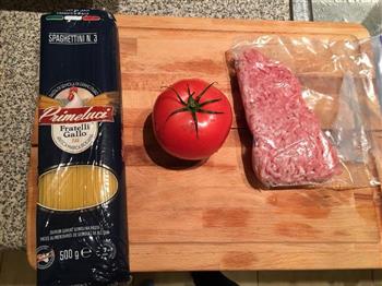 意式番茄肉酱面的做法步骤1