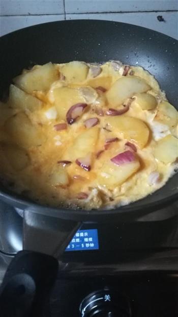 西班牙土豆煎蛋饼的做法步骤2