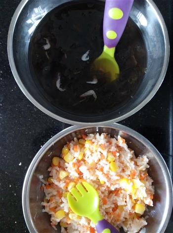 玉米红萝卜三文鱼炒饭的做法步骤2