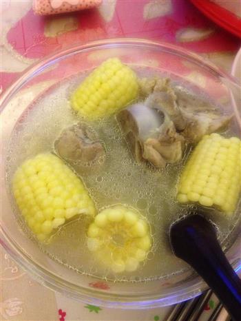 玉米排骨汤的做法图解2