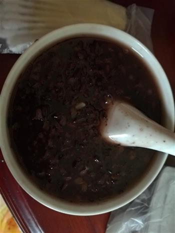 黑糯米红枣粥 月子粥的做法图解2
