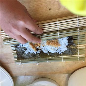 肉松寿司的做法步骤5