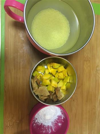 o腻腻宝的辅食-可以拿着吃的南瓜小米红枣粥的做法步骤1