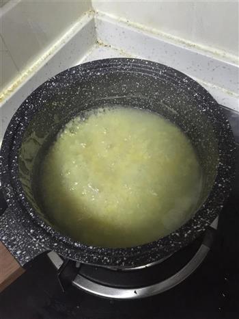 o腻腻宝的辅食-可以拿着吃的南瓜小米红枣粥的做法步骤3
