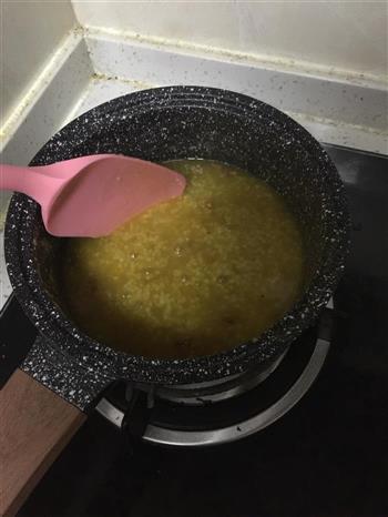 o腻腻宝的辅食-可以拿着吃的南瓜小米红枣粥的做法步骤4