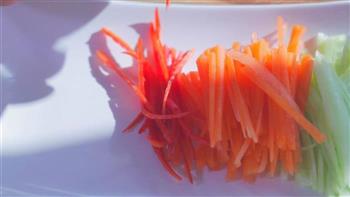 越南鲜虾春卷的做法图解3