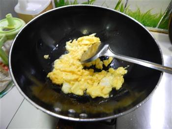蟹味菇炒鸡蛋的做法图解5