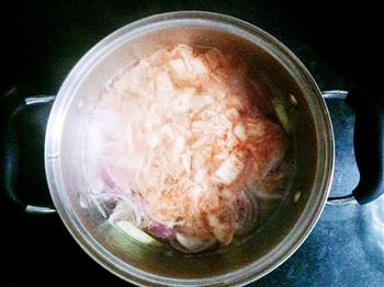 韩式辣白菜牛肉火锅的做法步骤3