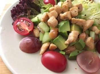 营养均衡三文鱼牛油果鸡胸肉水果蔬菜沙拉的做法图解11