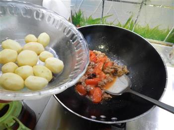 茄汁小土豆炖牛肉粒的做法步骤8
