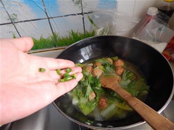 白菜豆腐丸子汤的做法步骤7