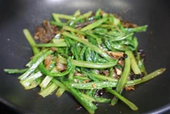 豆豉鲮鱼油麦菜的做法步骤8